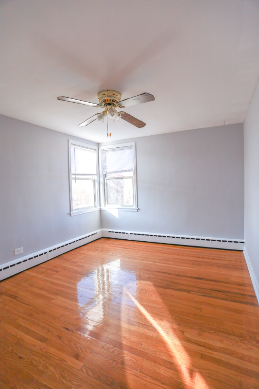 2417 W Farragut Ave #2 - Photo 7 of 8