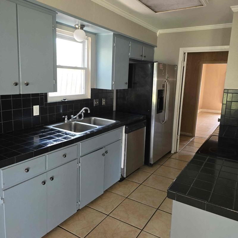 1927 Sean Dr - Photo 5 of 14
