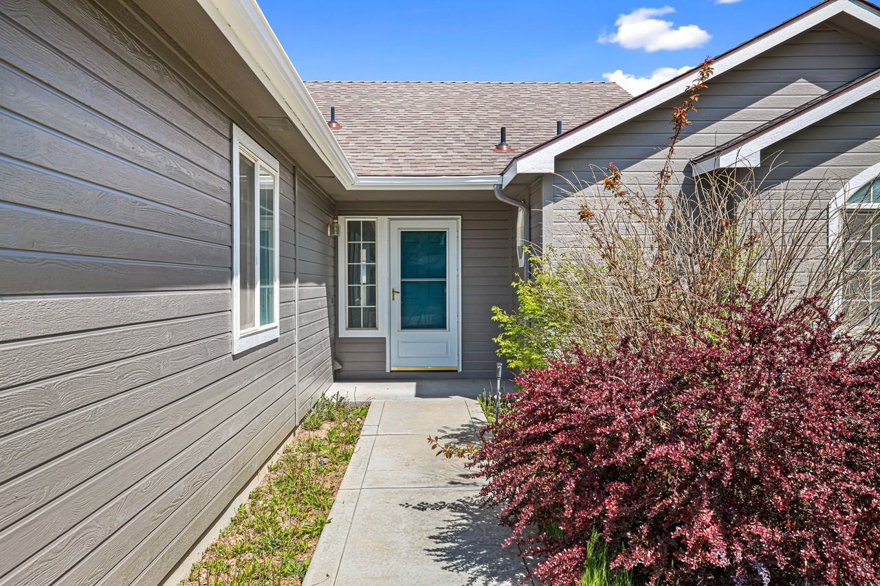 658 N Katie Way - Photo 3 of 20