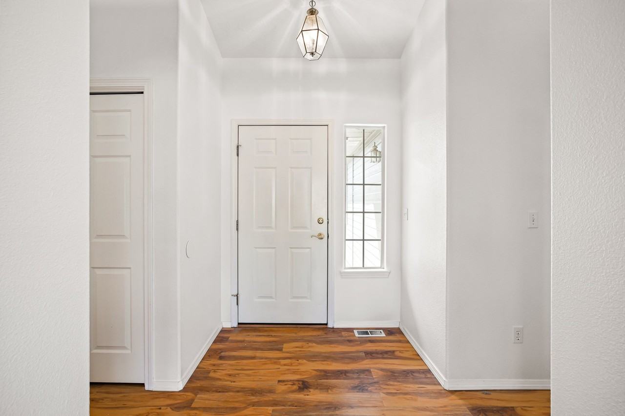 658 N Katie Way - Photo 4 of 20