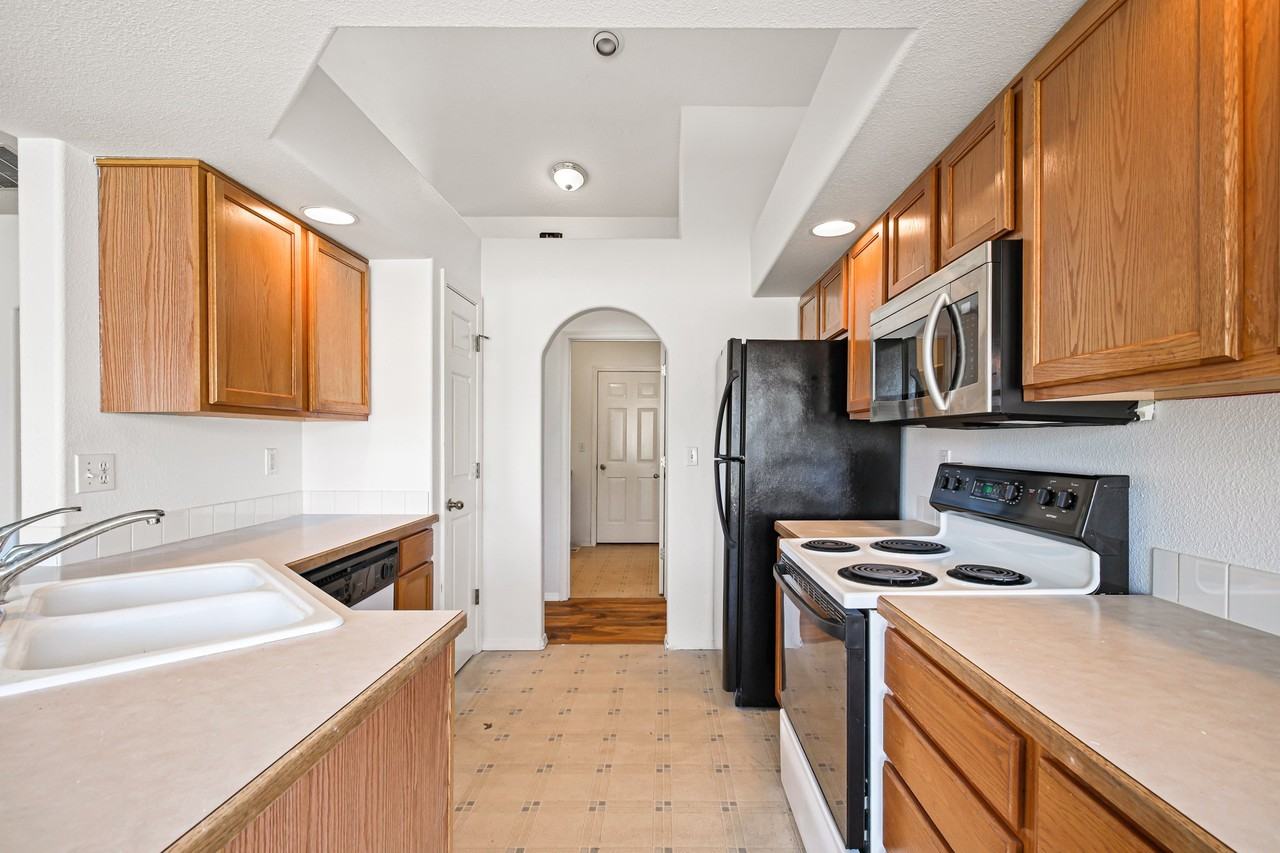 658 N Katie Way - Photo 7 of 20