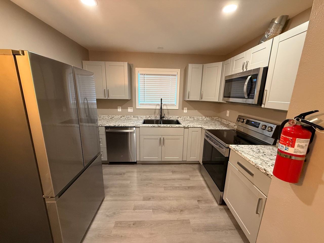 609 Irwin St #1 - Photo 4 of 19