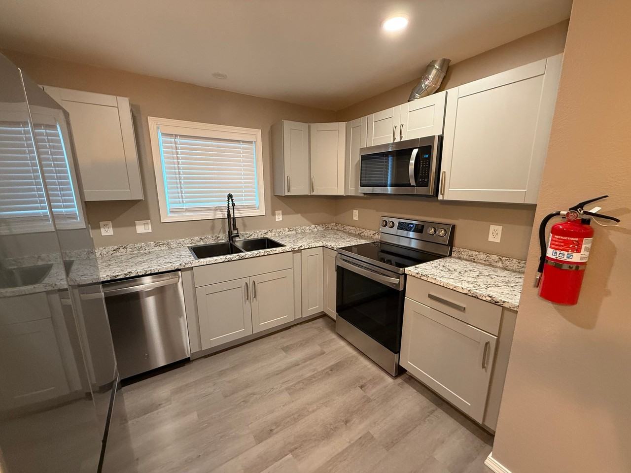 609 Irwin St #1 - Photo 5 of 19