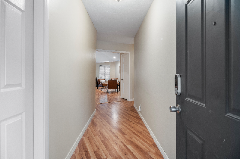 4719 S Lakewood Ave - Photo 3 of 11