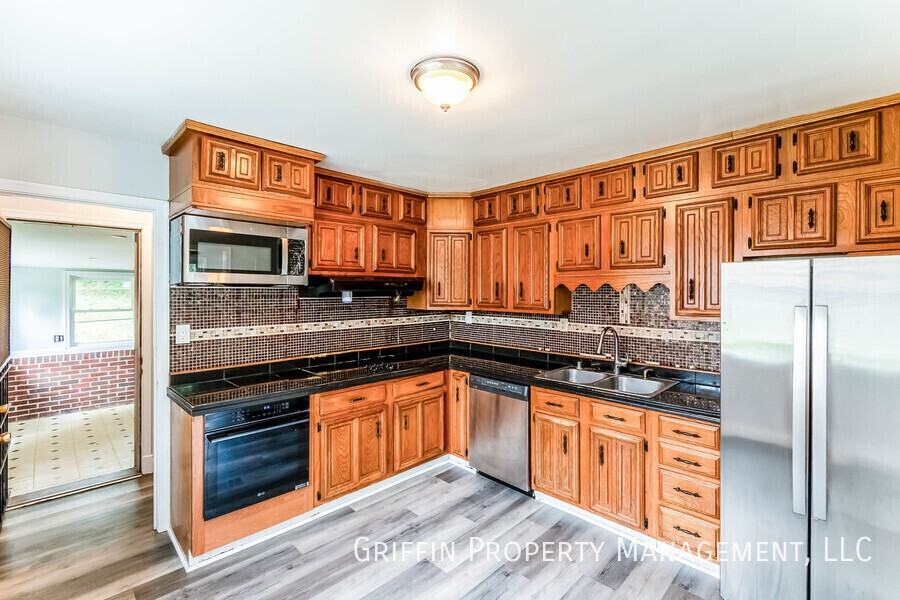 3505 Everest Dr - Photo 3 of 13