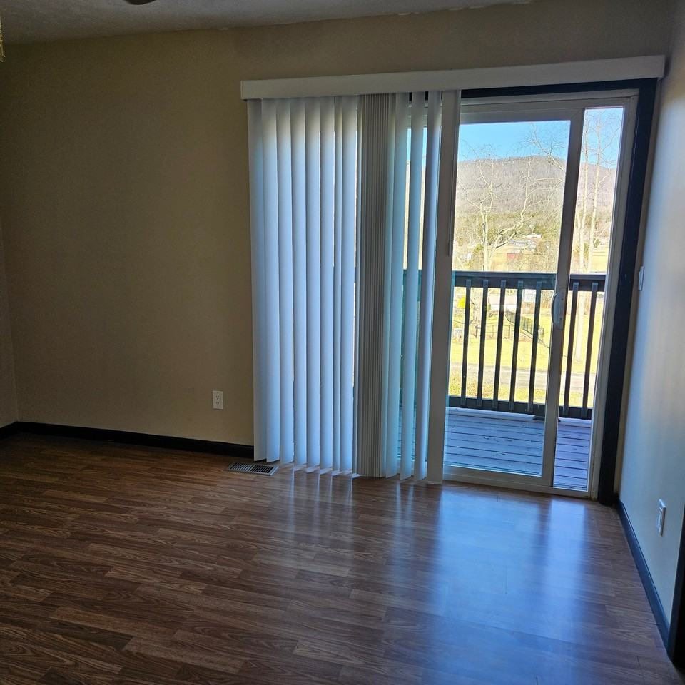 572 Meadow St #12 - Photo 2 of 12