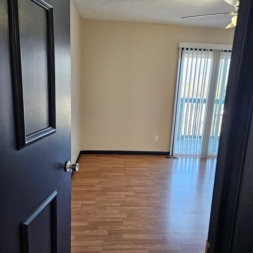 572 Meadow St #12 - Photo 3 of 12