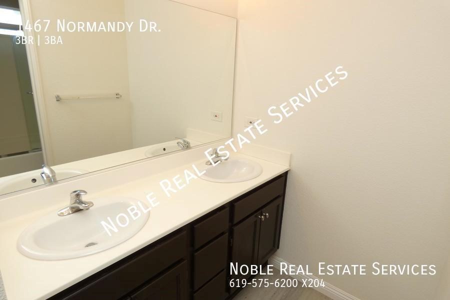 1467 Normandy Dr - Photo 3 of 16