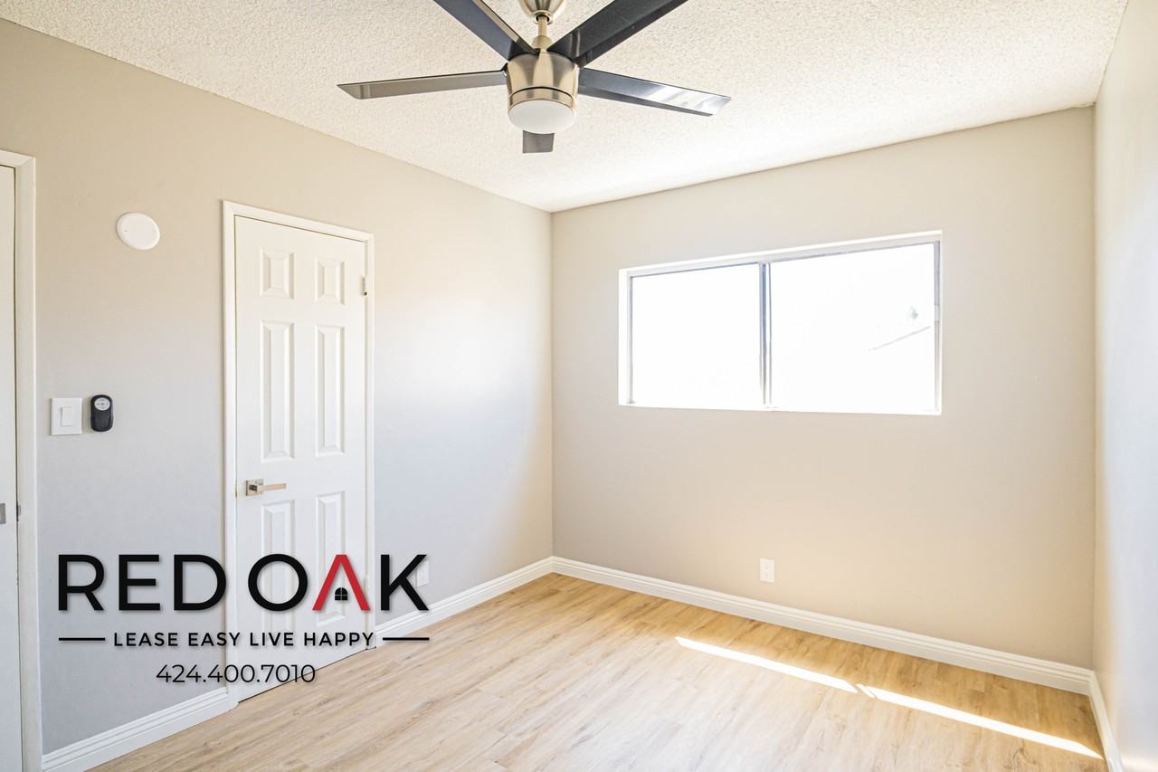 1589 E 47th St #3 - Photo 3 of 25