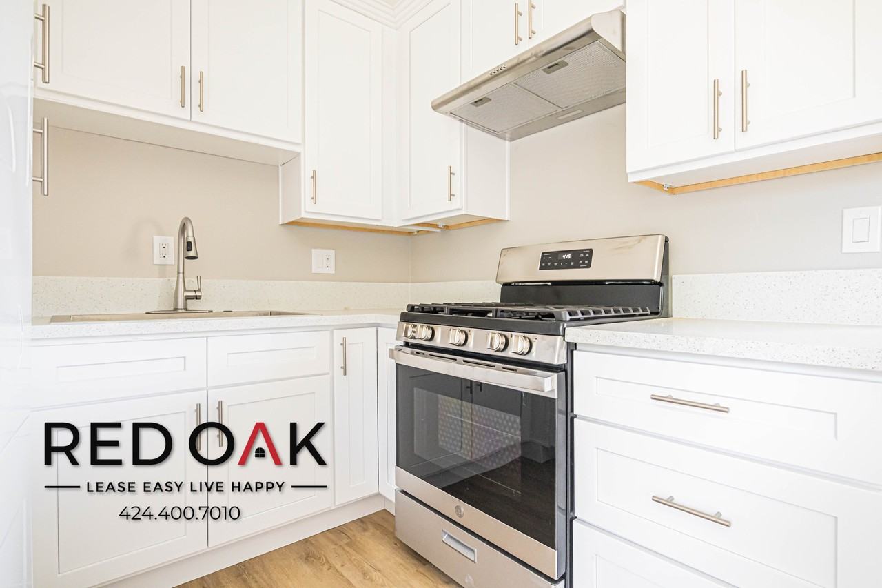 1589 E 47th St #3 - Photo 7 of 25