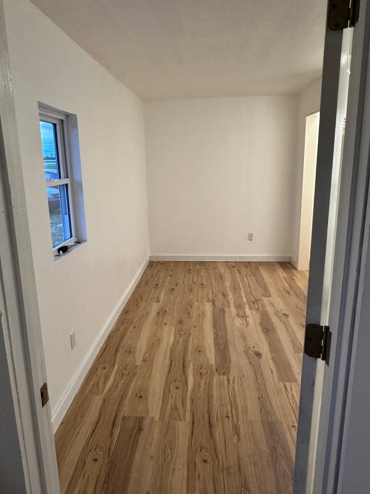 23276 Highway #7 - Photo 5 of 10