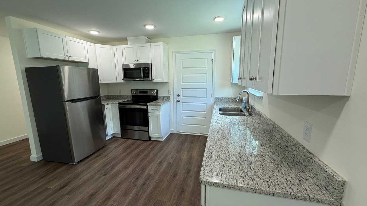 516 3rd Ave #A - Photo 2 of 4