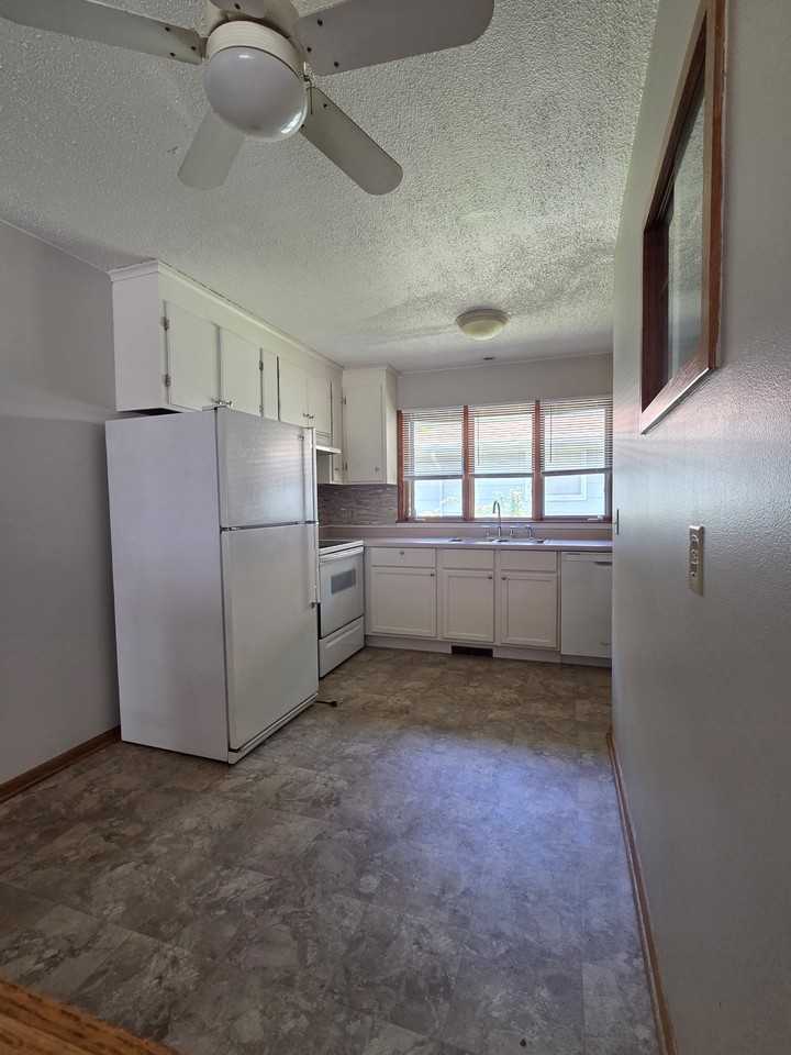 401 46th Ave Ne - Photo 5 of 10