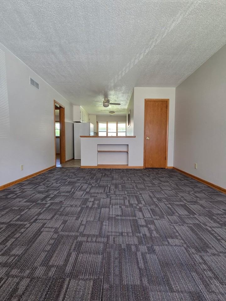 401 46th Ave Ne - Photo 6 of 10