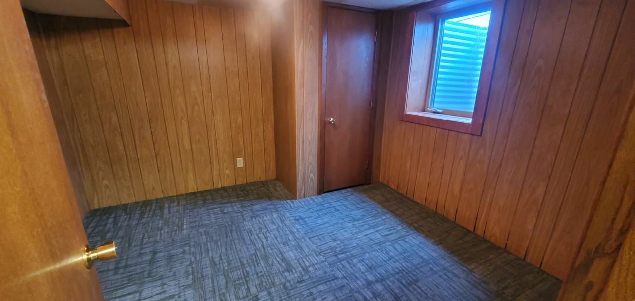 401 46th Ave Ne - Photo 7 of 10