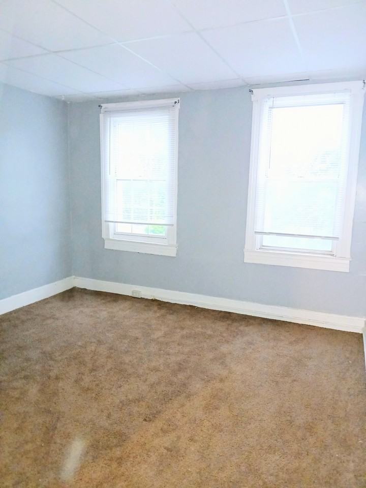 3130 Stafford St - Photo 5 of 11