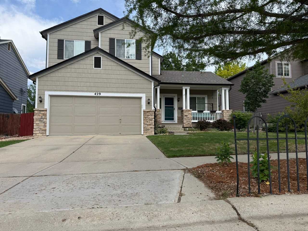 429 Simmons Ct - Photo 3 of 6