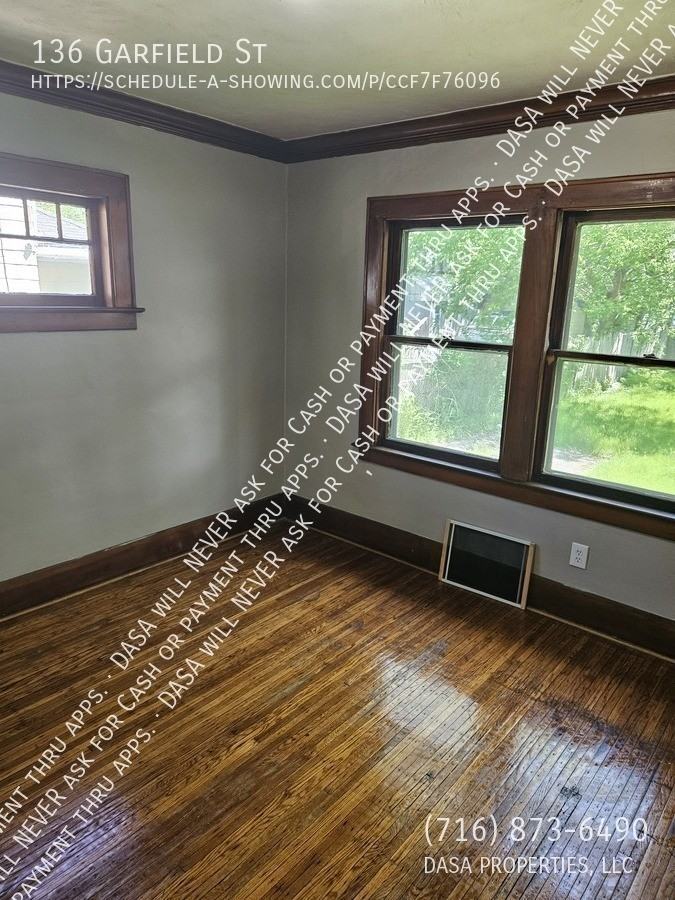 136 Garfield St - Photo 4 of 11