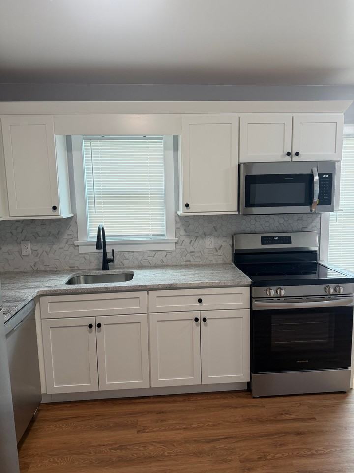 1623 Kenneth Ave - Photo 3 of 13