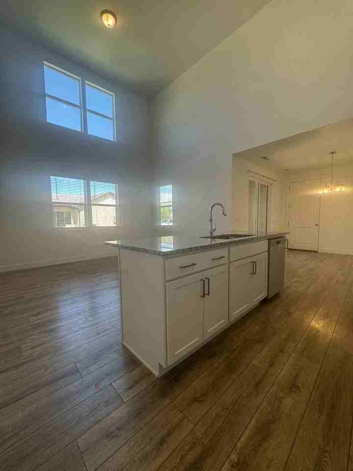 662 W Rosa Ln - Photo 4 of 12