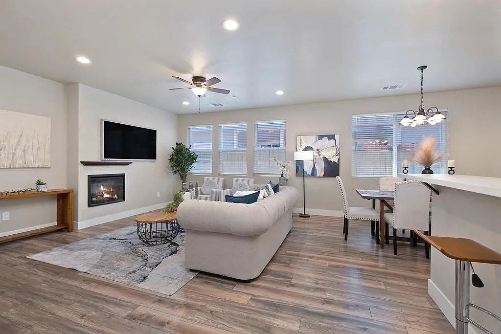 820 B St - Photo 2 of 12