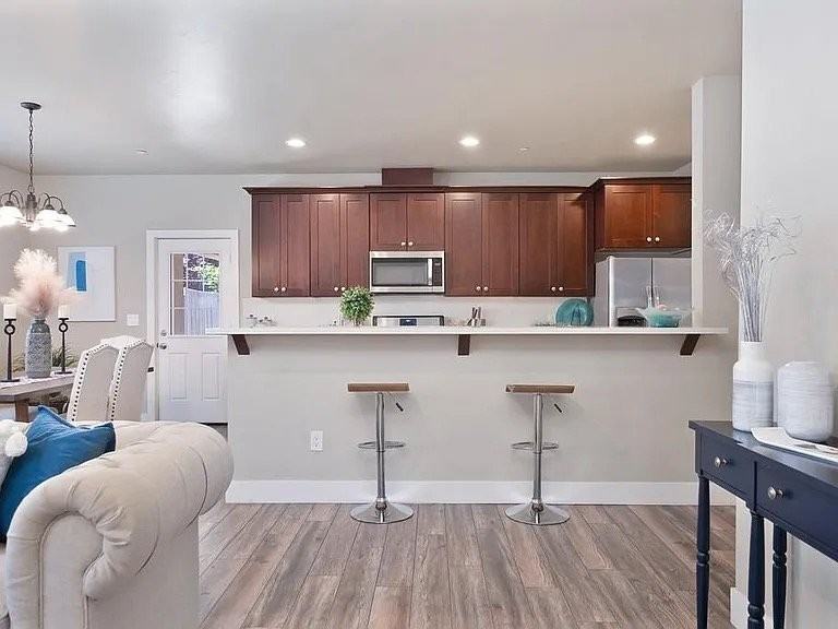 820 B St - Photo 3 of 12