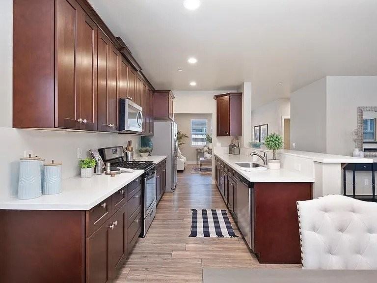 820 B St - Photo 6 of 12
