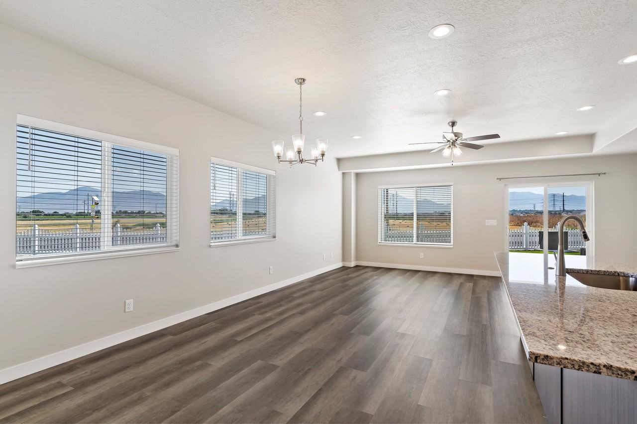 2963 Sw - Photo 2 of 26