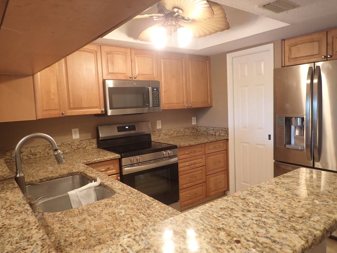 9614 Tara Cay Ct - Photo 3 of 20