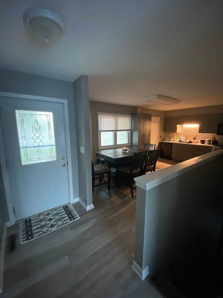 805 Marshall Ct N - Photo 4 of 15