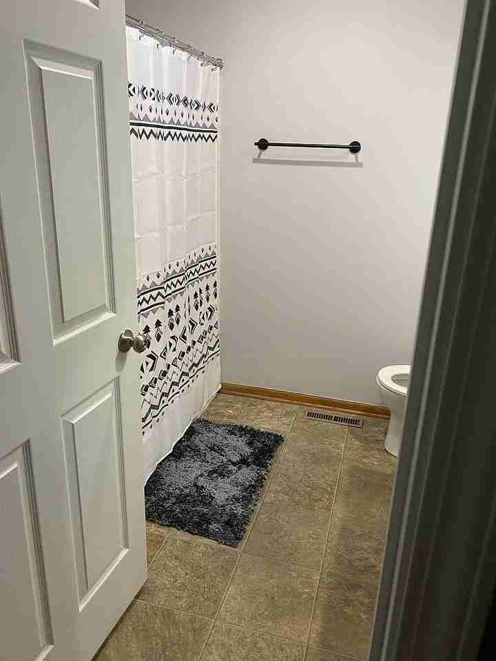 805 Marshall Ct N - Photo 5 of 15
