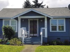 featured image of 720 E 9th St