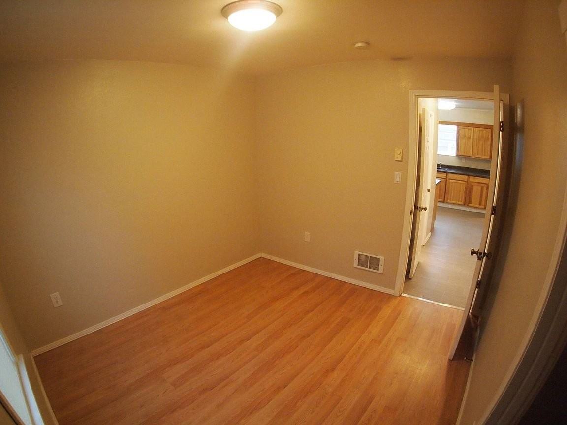 720 E 9th St - Photo 6 of 15