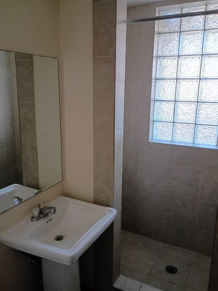 1210 N Oregon St #13 - Photo 4 of 5