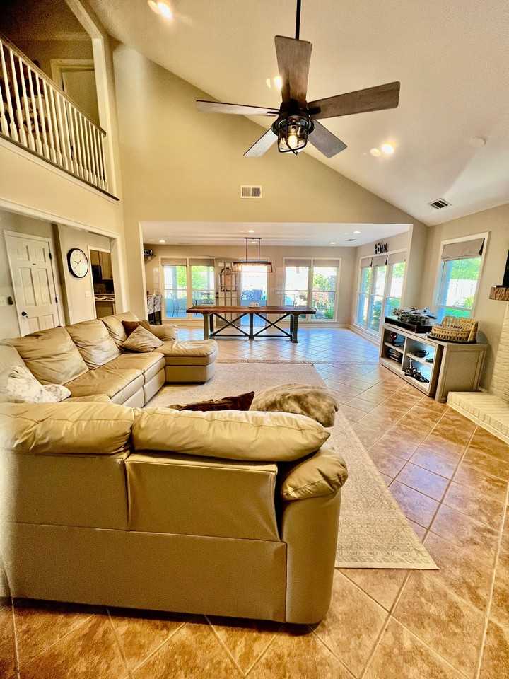 205 Kinderhill Ct - Photo 4 of 15