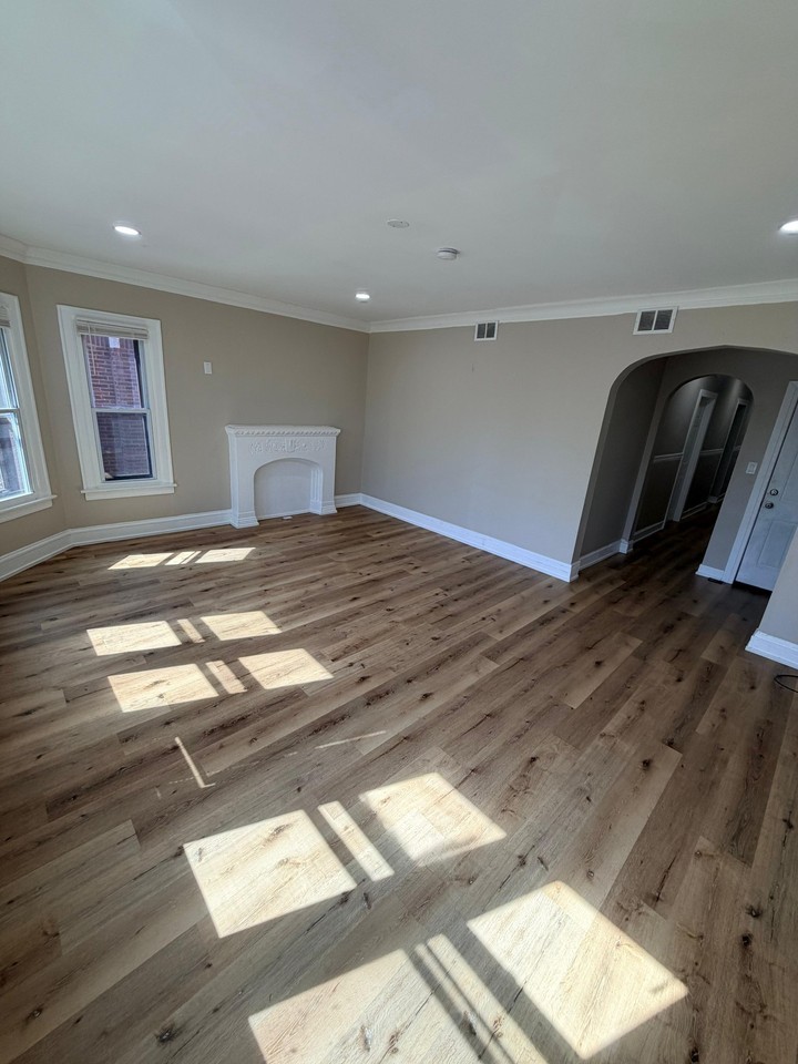 8010 S Phillips Ave - Photo 3 of 9