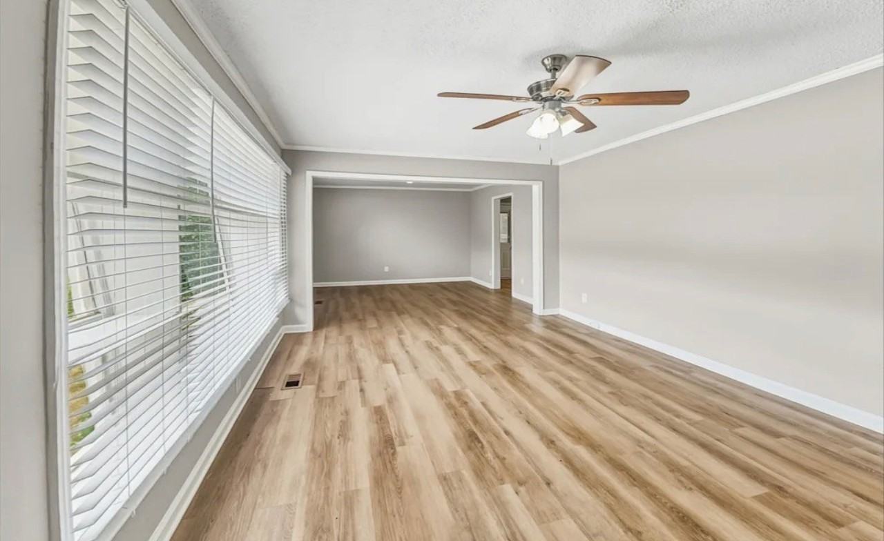 1953 Laurel Ln - Photo 2 of 10
