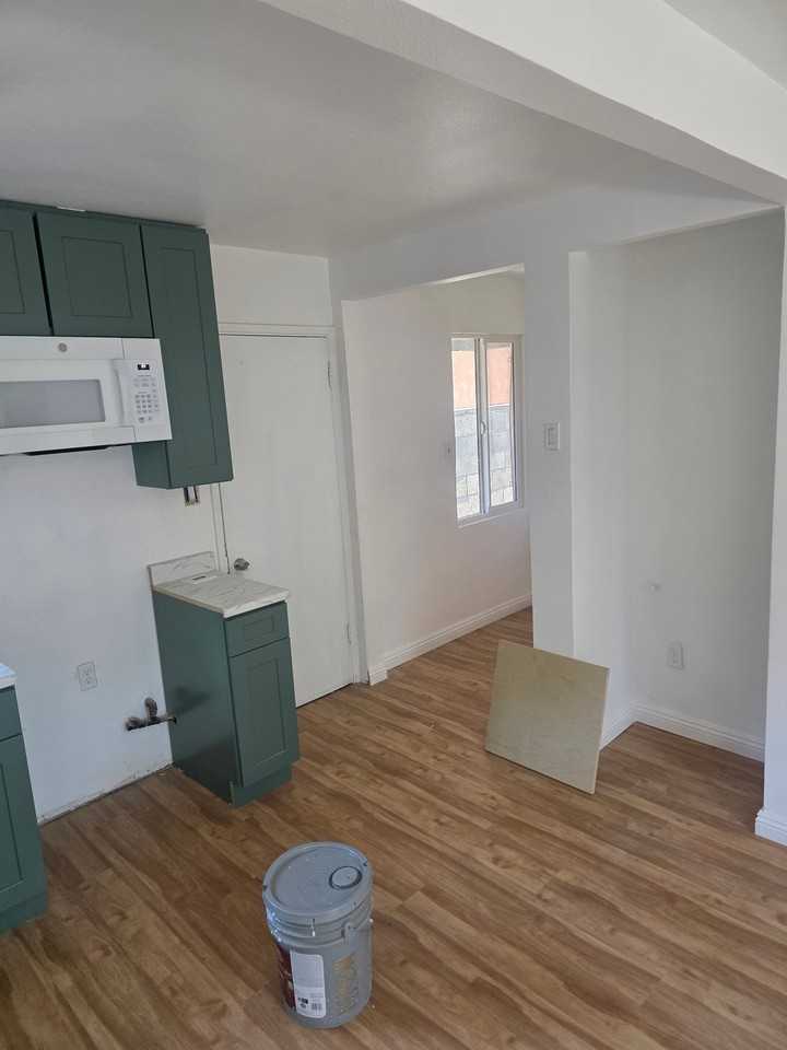 1917 E 60th St #1916 - Photo 2 of 8