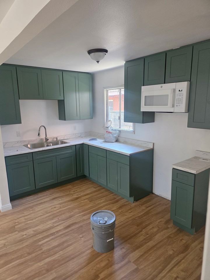 1917 E 60th St #1916 - Photo 3 of 8