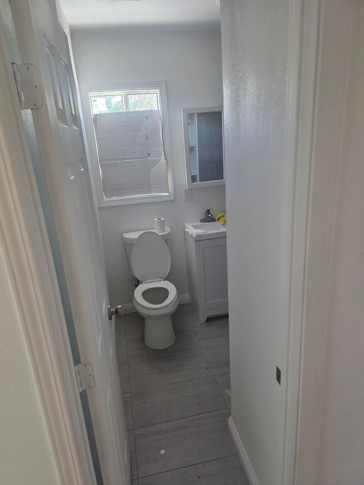1917 E 60th St #1916 - Photo 6 of 8