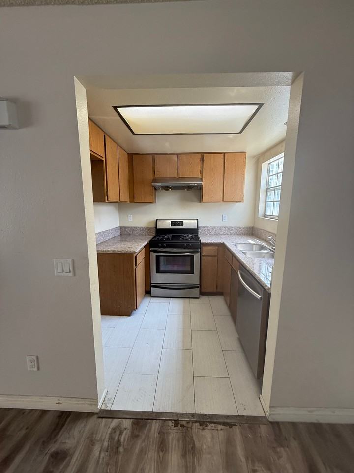 2468 New Ave #B - Photo 2 of 6