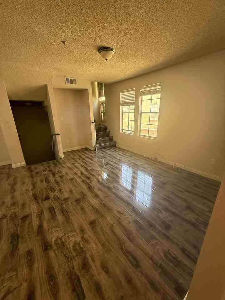 2468 New Ave #B - Photo 3 of 6