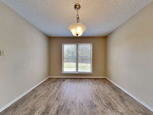 2613 Remmington Dr - Photo 2 of 7