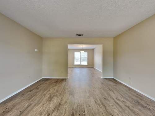 2613 Remmington Dr - Photo 3 of 7
