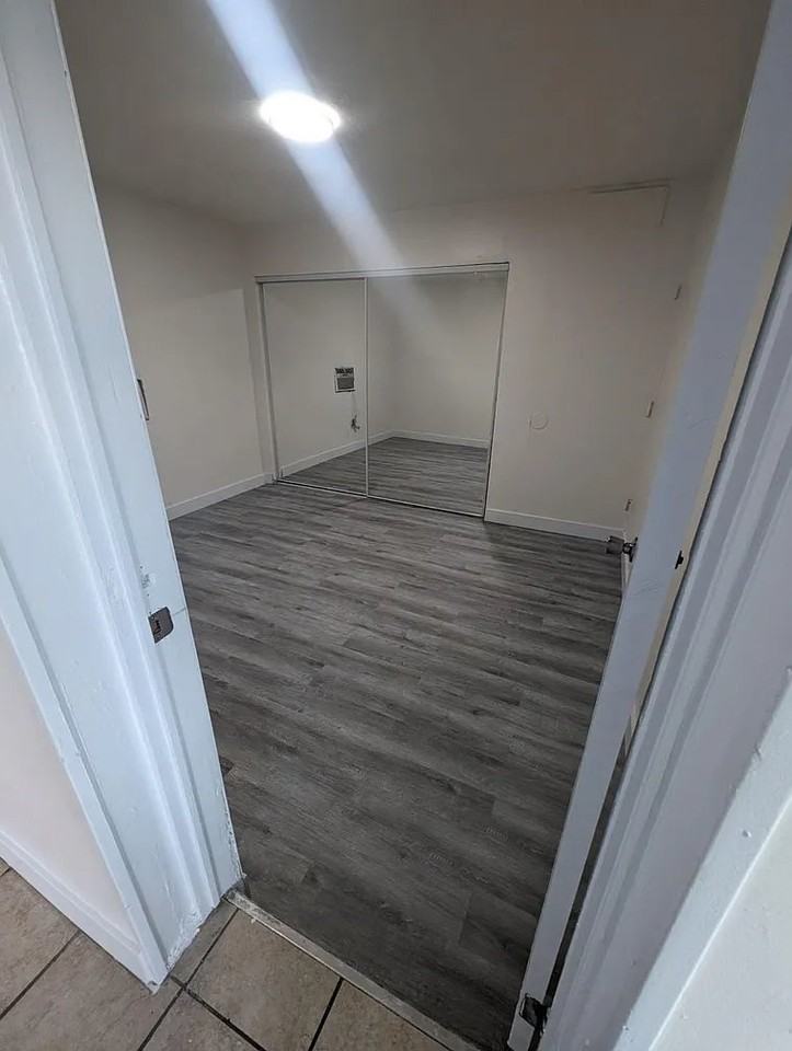 305 N 15th St #B - Photo 3 of 5