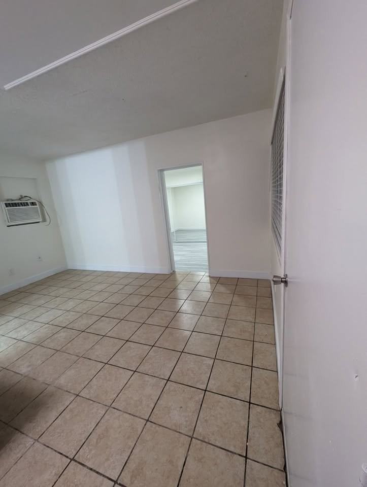 305 N 15th St #B - Photo 4 of 5