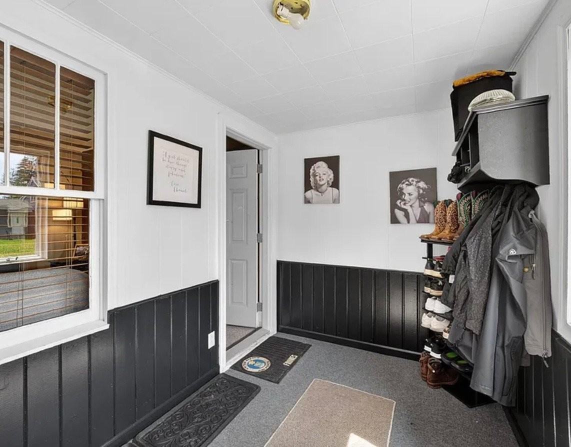 413 Carlton Ave W - Photo 2 of 14