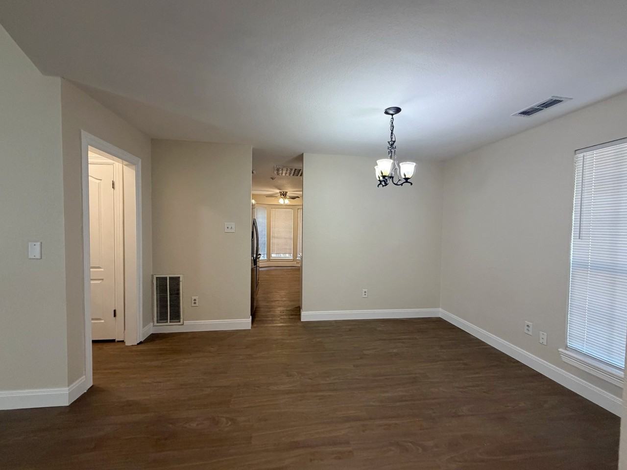 949 Reeves St - Photo 5 of 19
