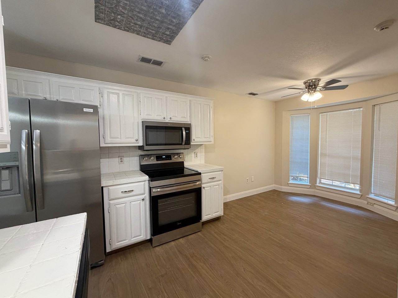949 Reeves St - Photo 6 of 19