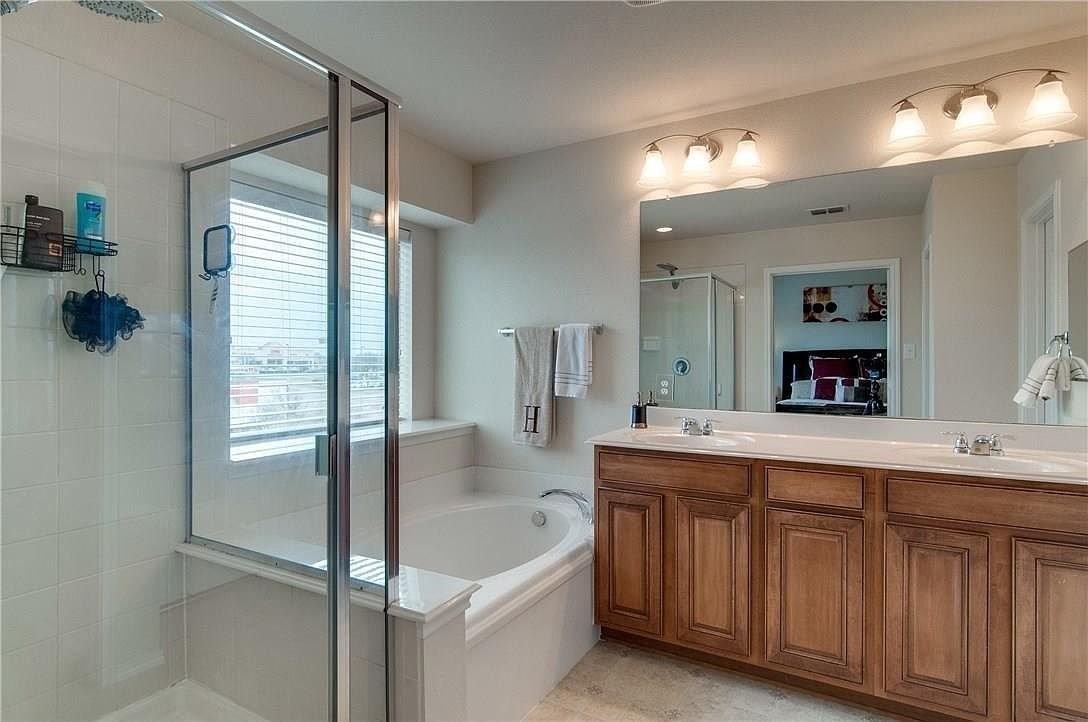 2116 Mcparland Ct - Photo 4 of 23